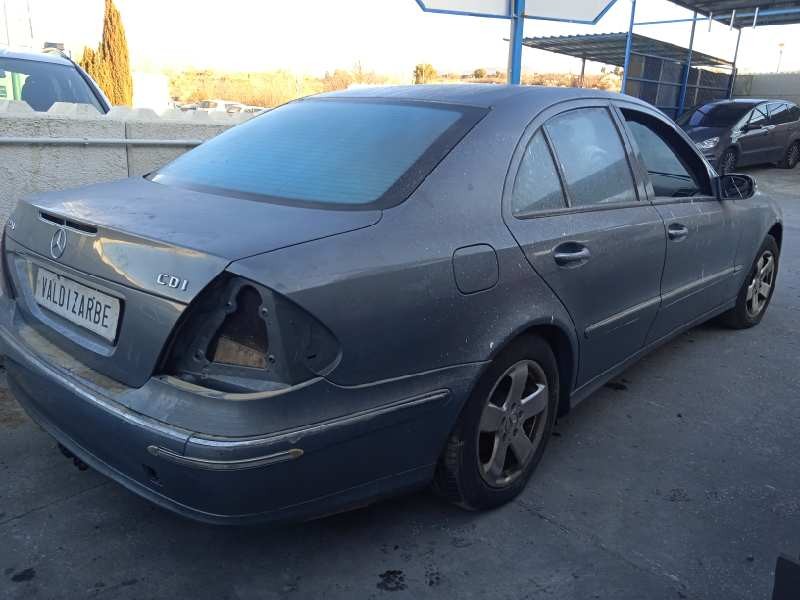mercedes-benz clase e (w211) berlina del año 2004