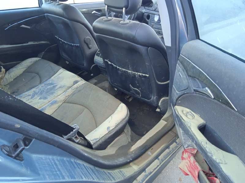 mercedes-benz clase e (w211) berlina del año 2004