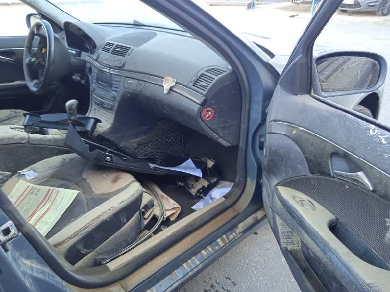 mercedes-benz clase e (w211) berlina del año 2004