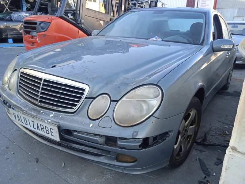 mercedes-benz clase e (w211) berlina del año 2004