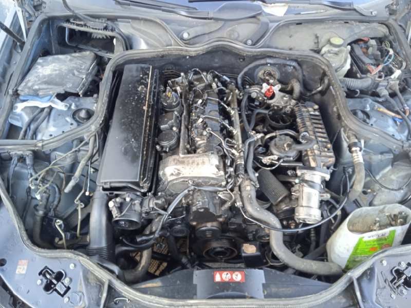 mercedes-benz clase e (w211) berlina del año 2004