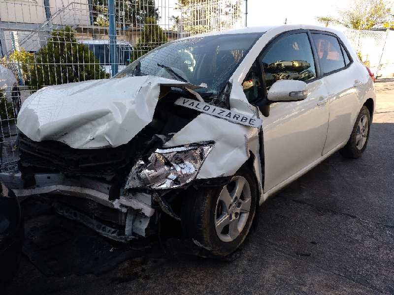 toyota auris del año 2011