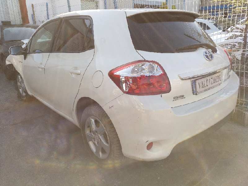 toyota auris del año 2011