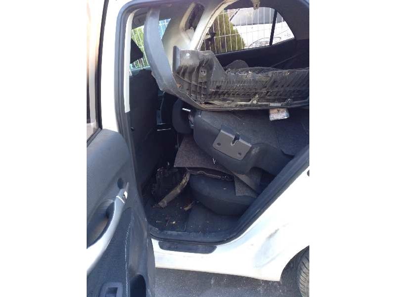 toyota auris del año 2011