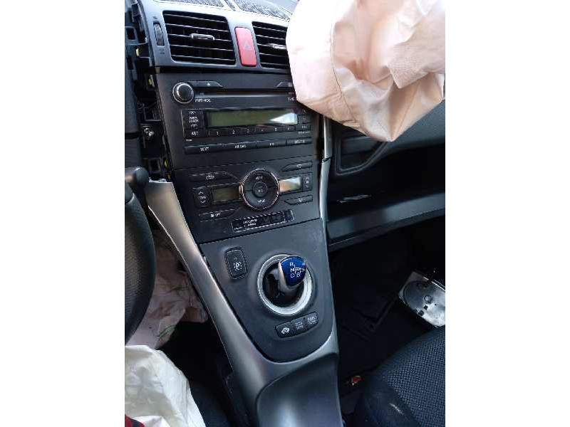 toyota auris del año 2011