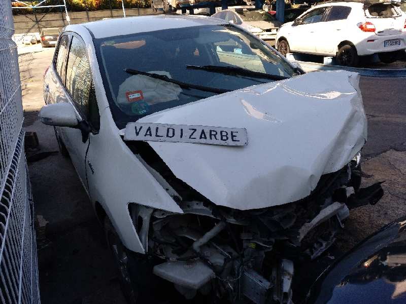 toyota auris del año 2011