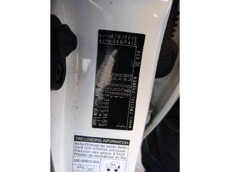 toyota auris del año 2011