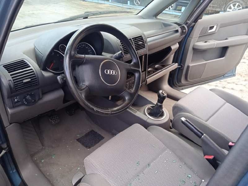 audi a2 (8z) del año 2000