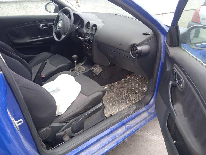 seat ibiza (6l1) del año 2002