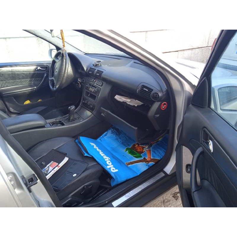 mercedes-benz clase c (w203) familiar del año 2001