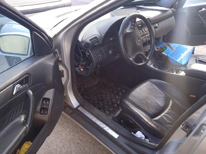 mercedes-benz clase c (w203) familiar del año 2001