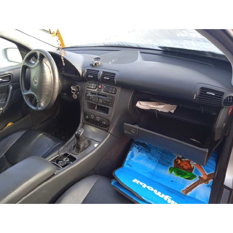 mercedes-benz clase c (w203) familiar del año 2001