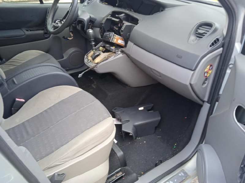 renault scenic ii del año 2004