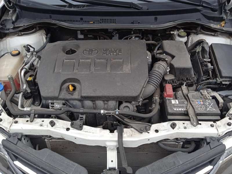 toyota auris del año 2013