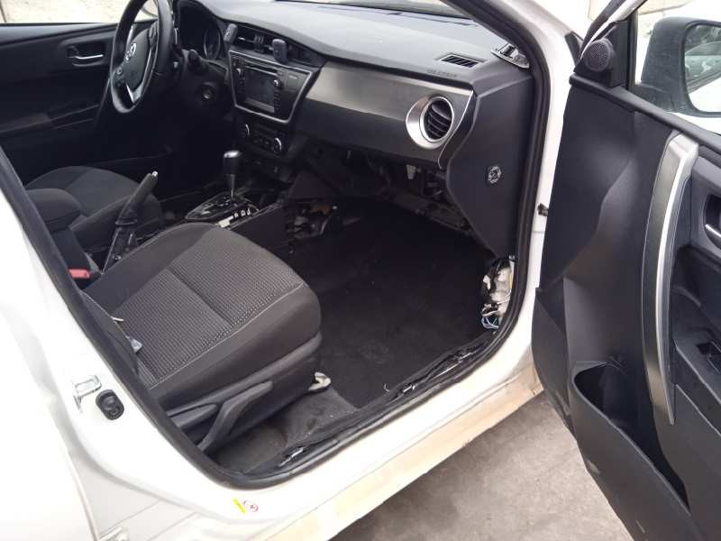 toyota auris del año 2013