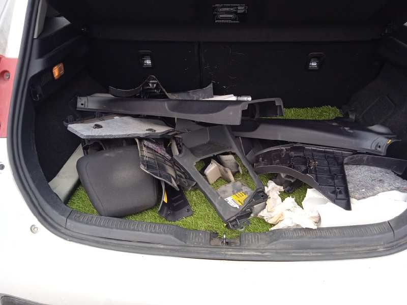 toyota auris del año 2013