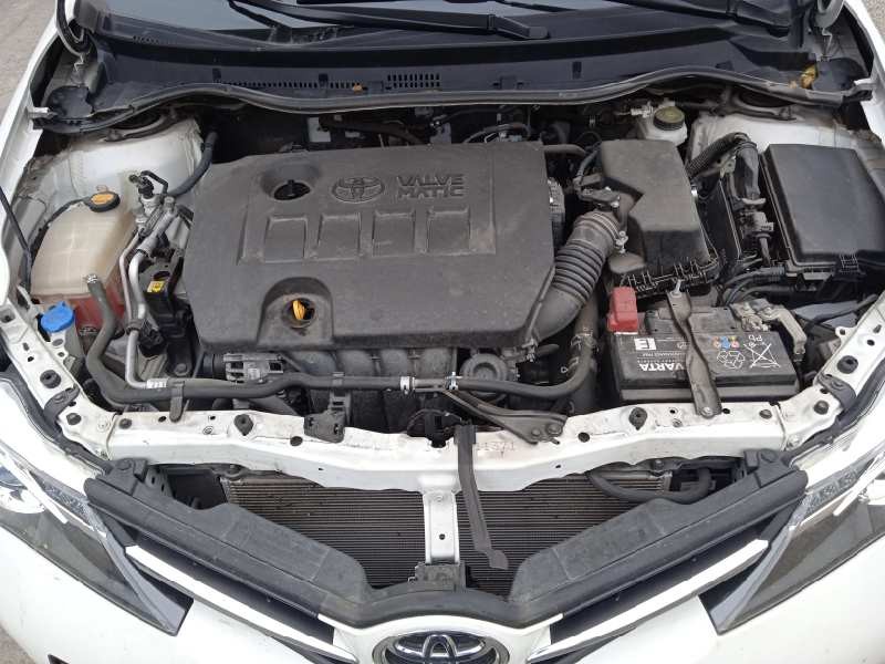 toyota auris del año 2013