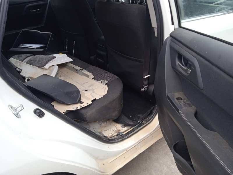 toyota auris del año 2013