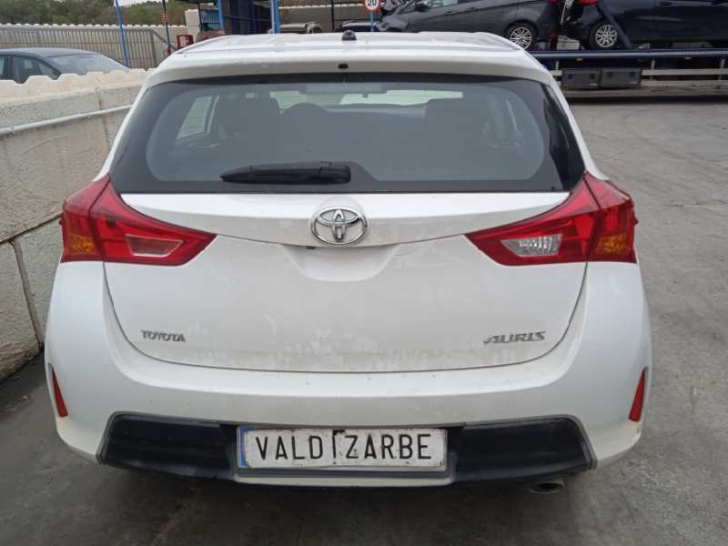 toyota auris del año 2013