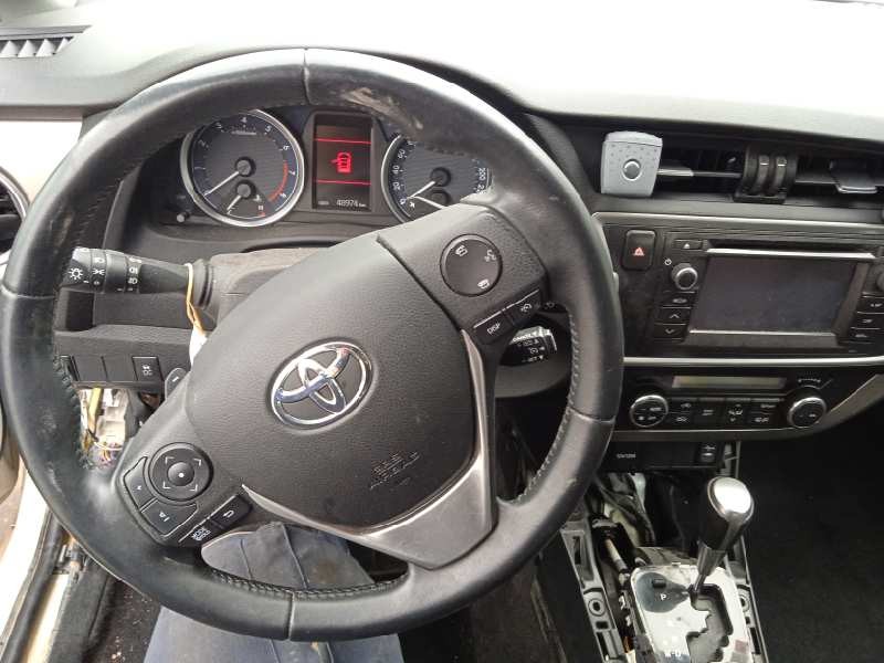 toyota auris del año 2013