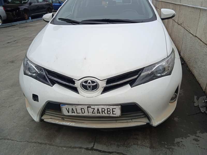 toyota auris del año 2013