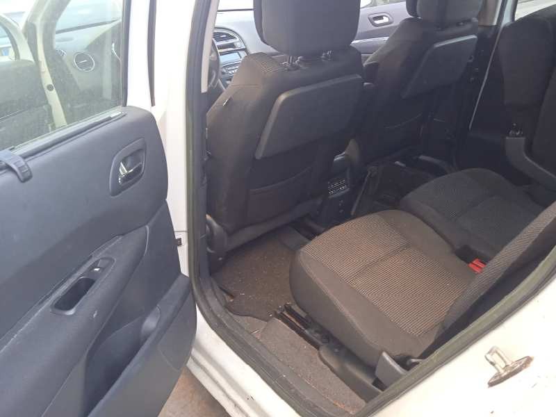 peugeot 5008 del año 2011