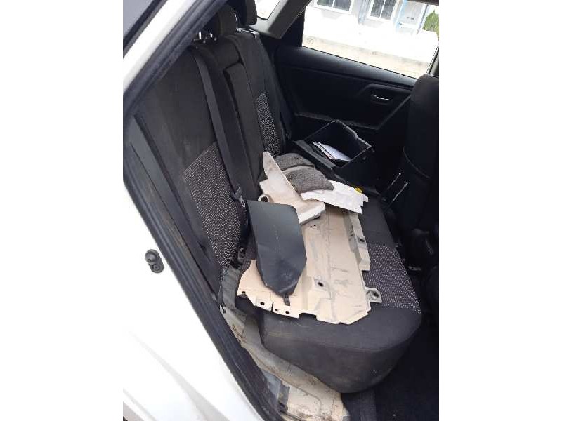 toyota auris del año 2013