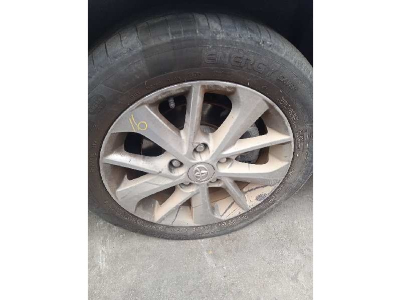 toyota auris del año 2013