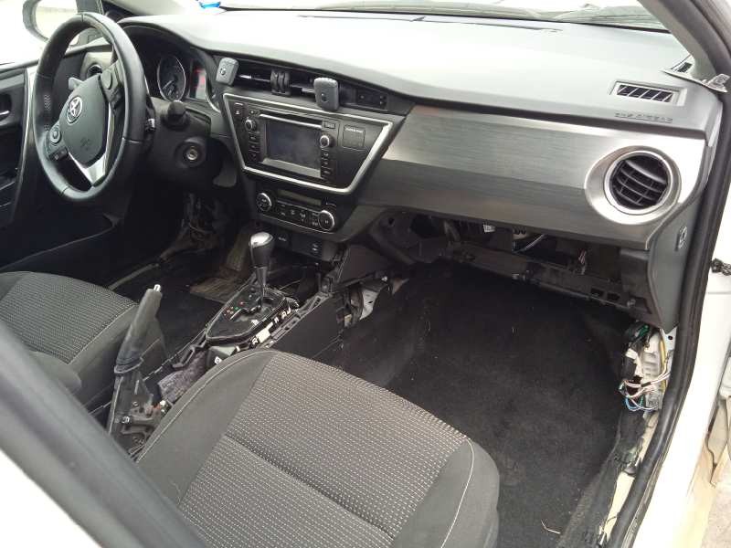 toyota auris del año 2013