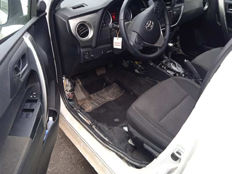 toyota auris del año 2013