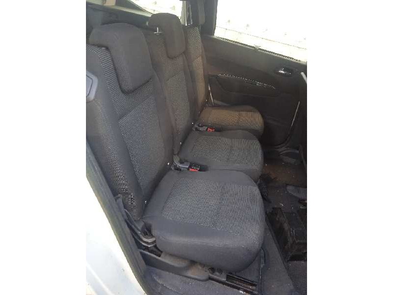 peugeot 5008 del año 2011