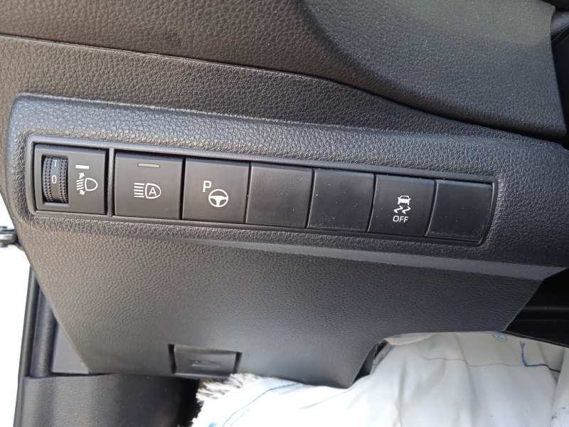 toyota corolla (e21) del año 2023