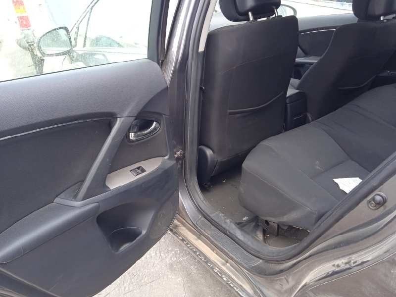 toyota avensis (t27) del año 2009