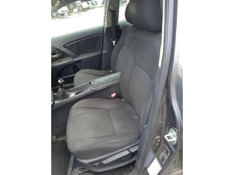 toyota avensis (t27) del año 2009