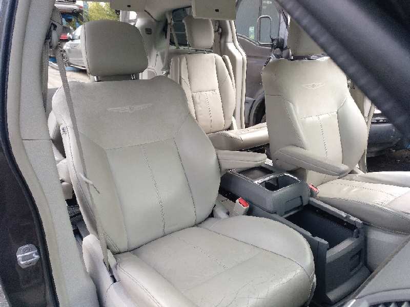 chrysler grand voyager del año 2010