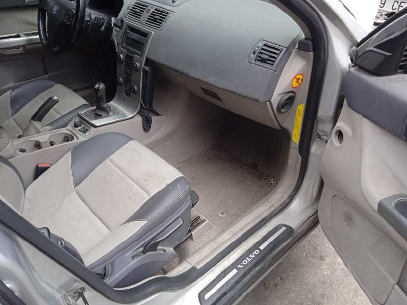 volvo v50 familiar del año 2004