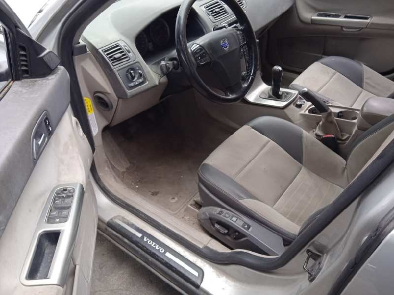 volvo v50 familiar del año 2004