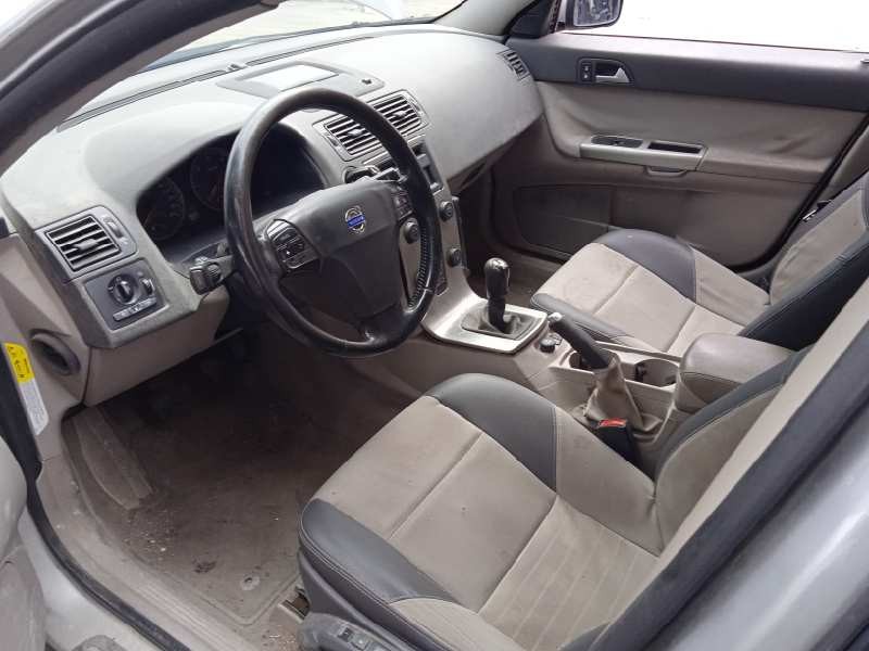 volvo v50 familiar del año 2004