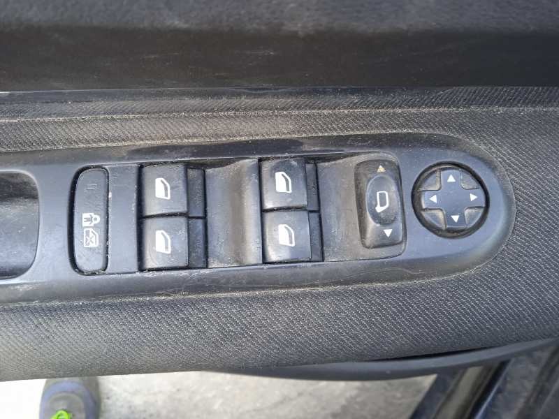 peugeot 5008 del año 2010