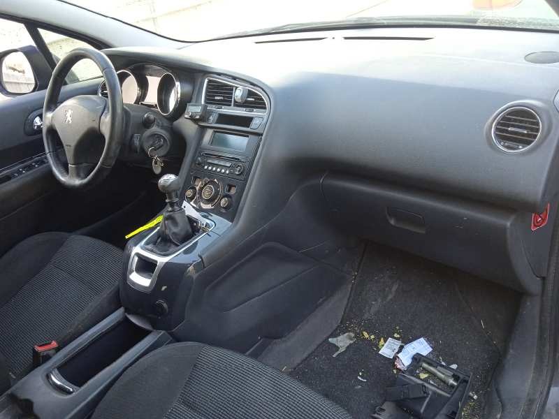 peugeot 5008 del año 2010