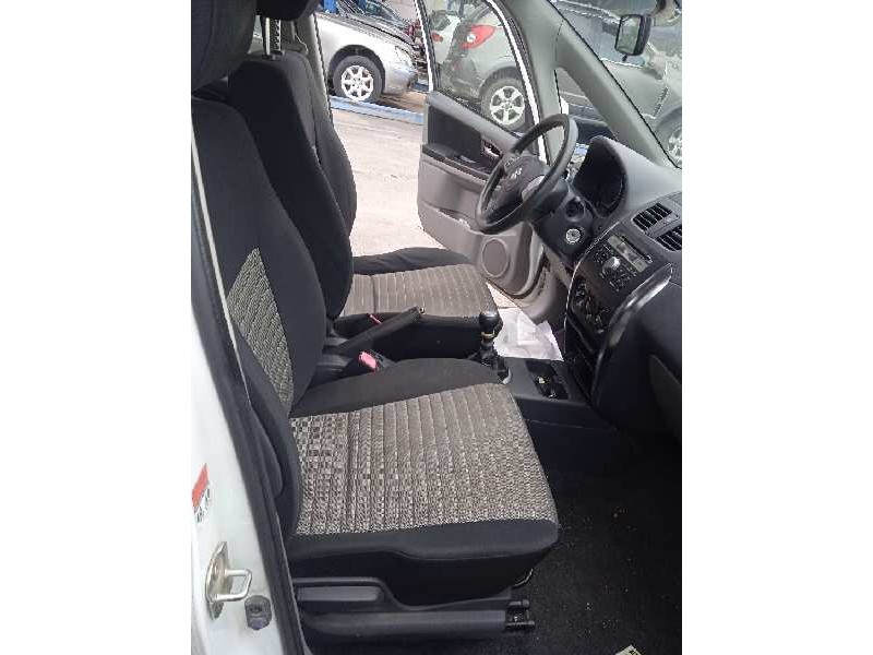 suzuki sx4 rw (ey) del año 2010