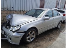 mercedes-benz clase c (w203) berlina del año 2005