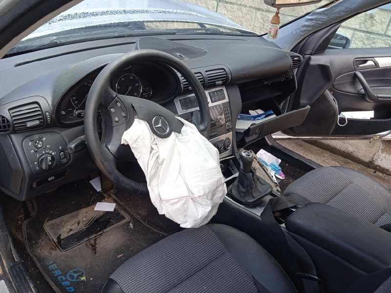 mercedes-benz clase c (w203) berlina del año 2005