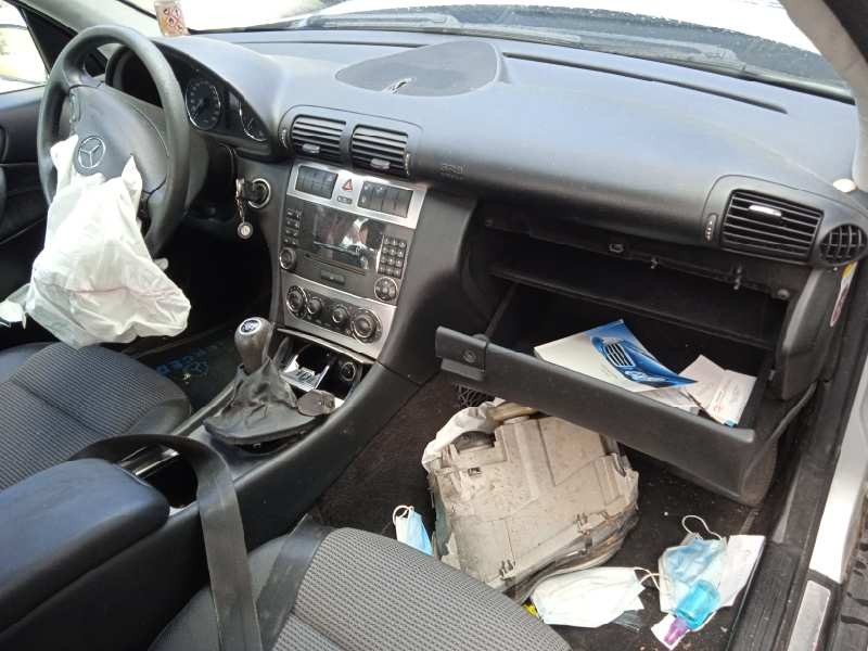 mercedes-benz clase c (w203) berlina del año 2005