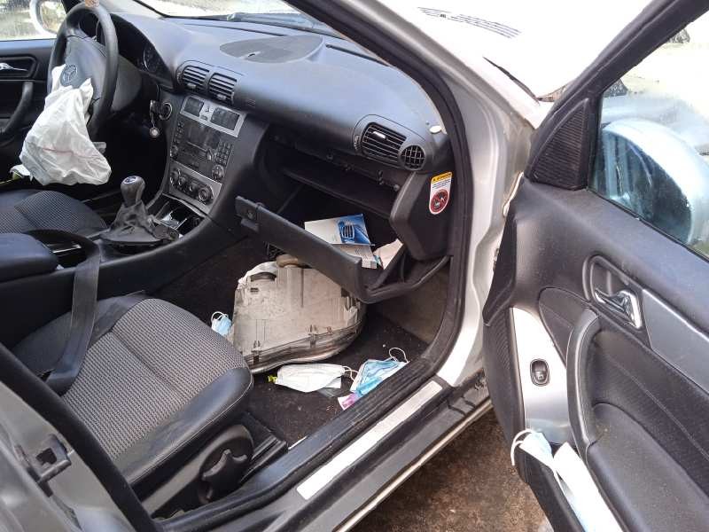 mercedes-benz clase c (w203) berlina del año 2005