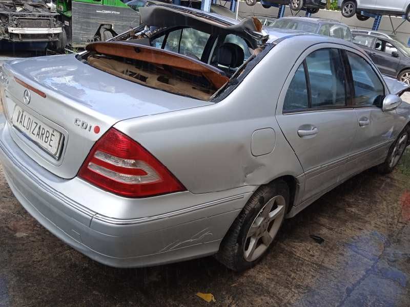 mercedes-benz clase c (w203) berlina del año 2005
