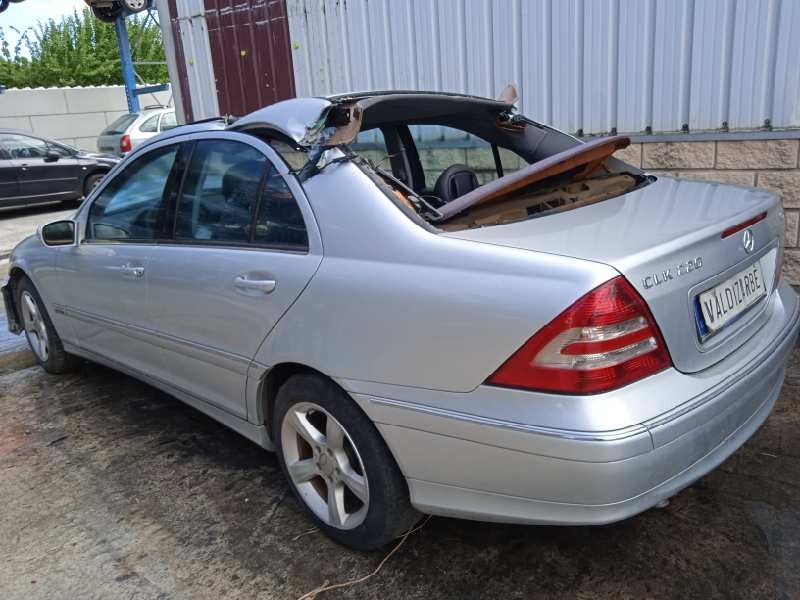 mercedes-benz clase c (w203) berlina del año 2005