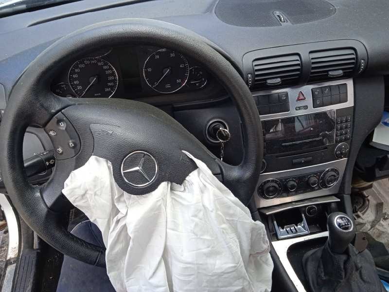 mercedes-benz clase c (w203) berlina del año 2005