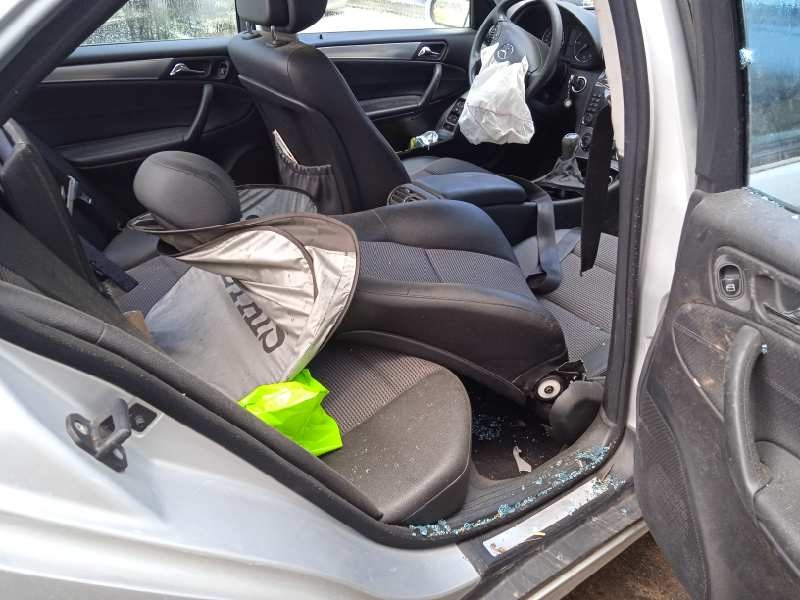 mercedes-benz clase c (w203) berlina del año 2005