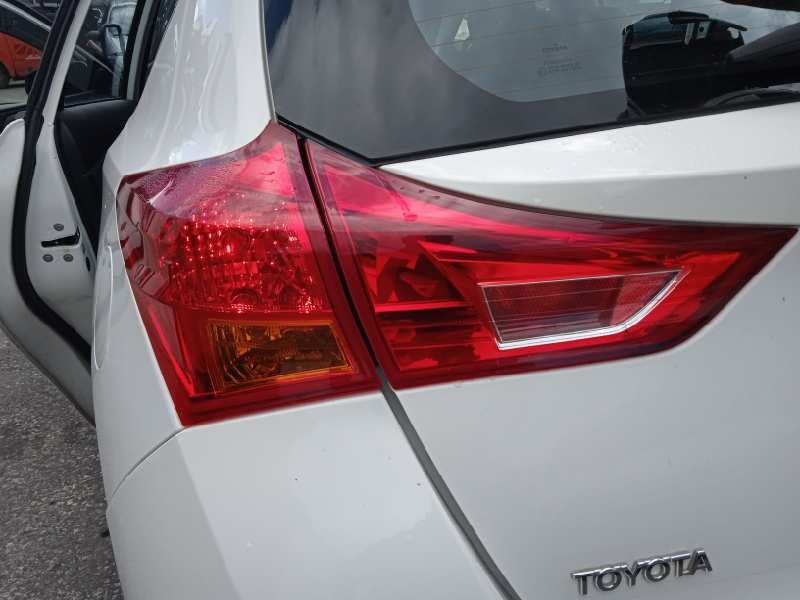 toyota auris del año 2014